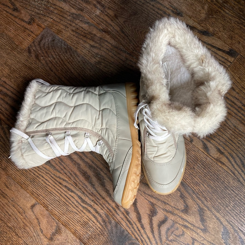 Women's Quechua Boots Beige Size 38